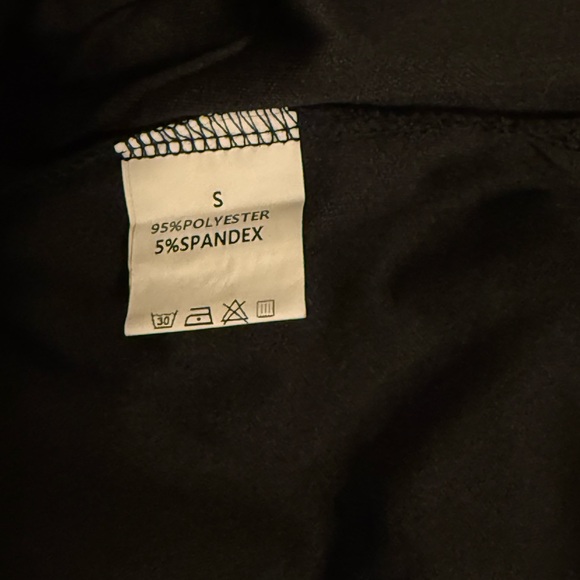 Women’s Urisme Black Lace Blouse w/Clasps and Bell Sleeves
Size Small - Picture 8 of 11